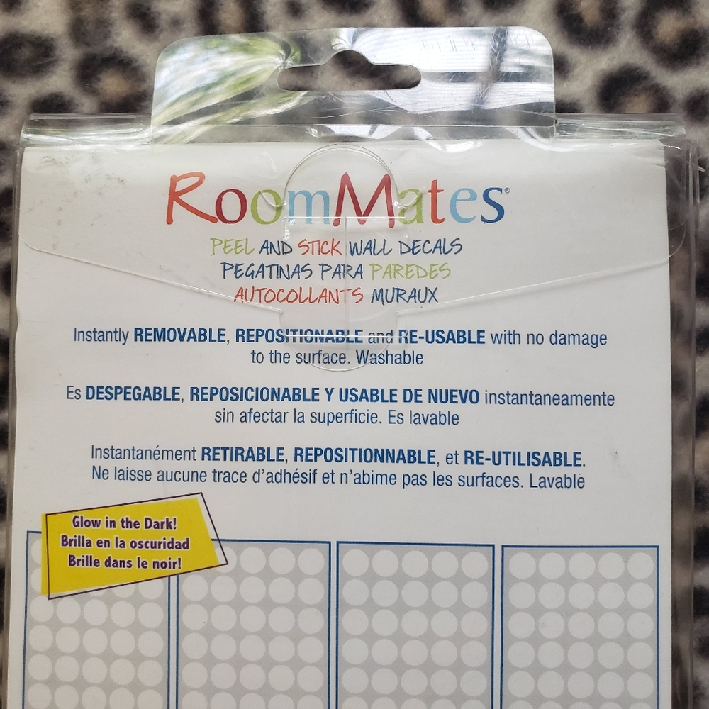 RoomMates Glow in the Dark Dots Peel and Stick Wall Decals, Brand New, 180 Total - Picture 6 of 9